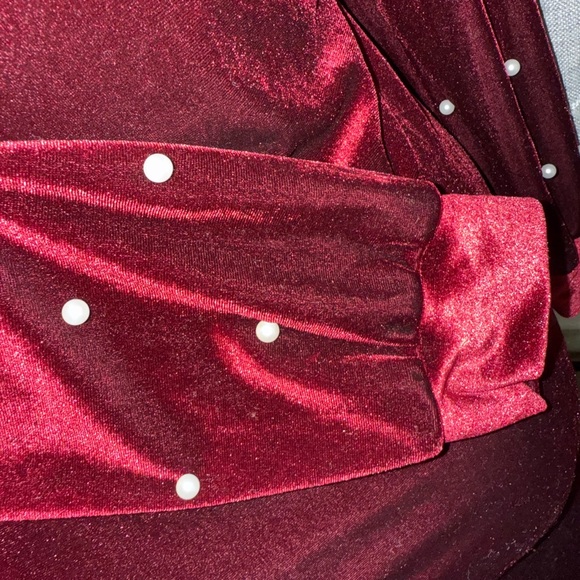 Sharp party dress! New Small velour with faux pearl on sleeves - Picture 4 of 6